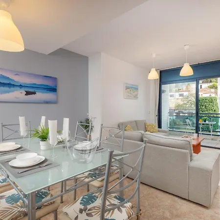 3 Min, Wifi, Air Conditioning, Garage!