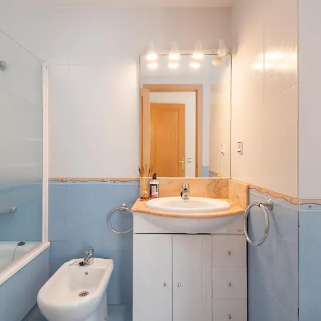 3 Min, Wifi, Air Conditioning, Garage!