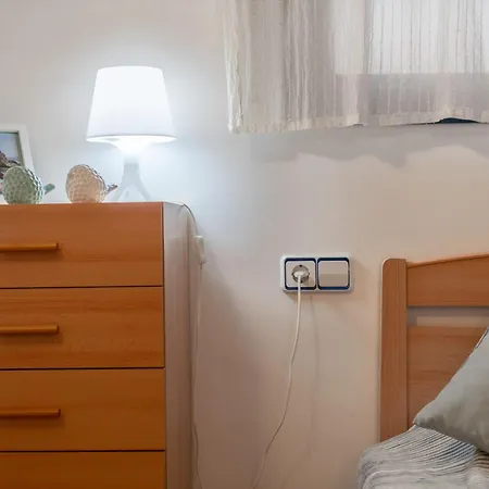 3 Min, Wifi, Air Conditioning, Garage! *
